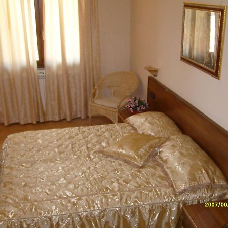 Hotel Ristorante Degli Amici Mongiana Ngoại thất bức ảnh